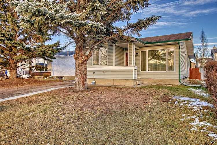 13 Welch Crescent Okotoks, AB T1S 1H2