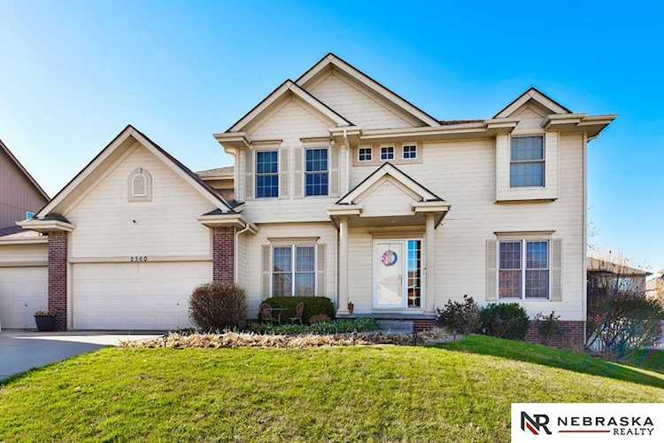2360 Crystal Creek Dr Papillion, NE 68046