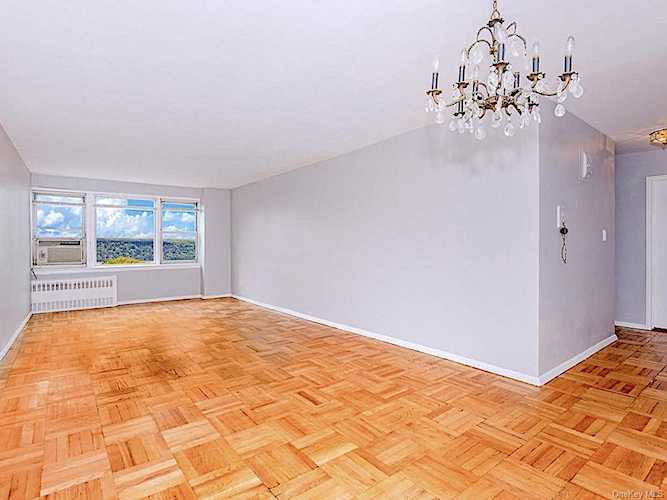 4555 Henry Hudson Parkway #902 Bronx, NY 10471
