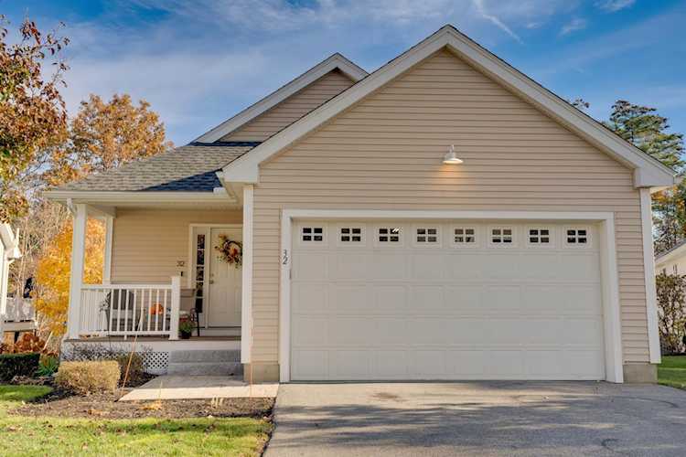 32 Hollow Ridge Dr Nashua, NH 03062