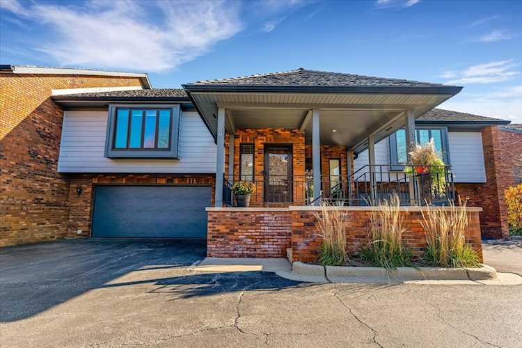 228 Red Top Dr #2C Libertyville, IL 60048