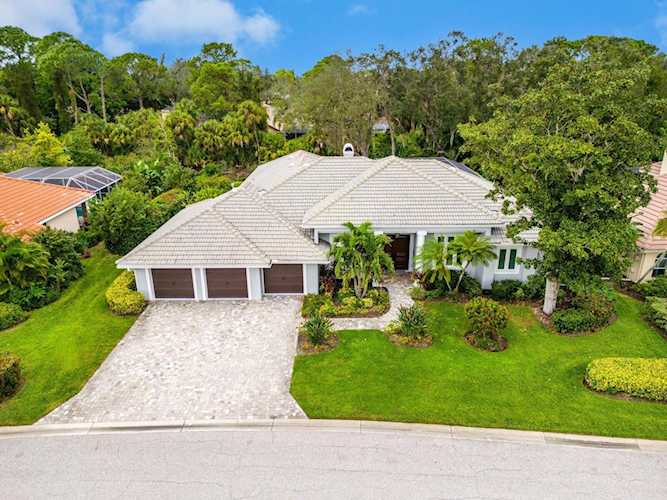 8600 Woodbriar Dr Sarasota, FL 34238
