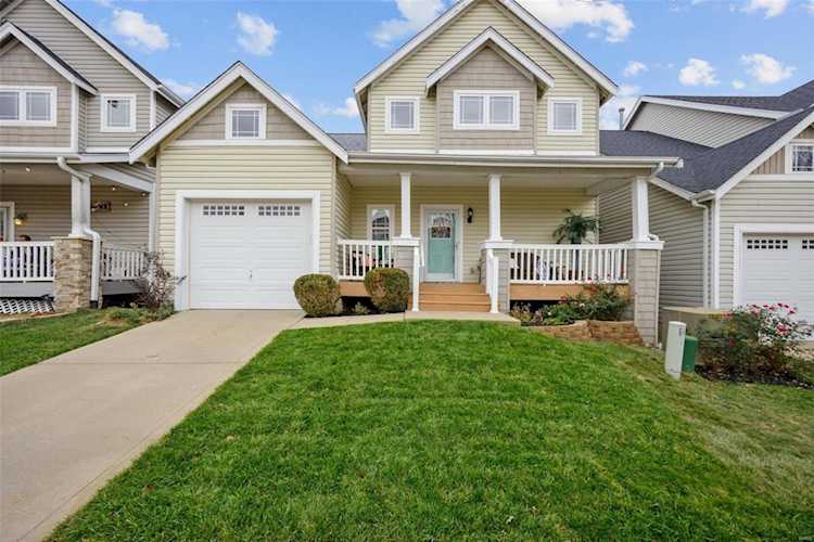 220 Le Beau Ln St Charles, MO 63303