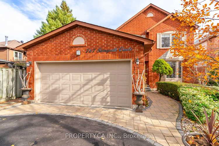 767 Stonepath Circ Pickering, ON L1V 3S9