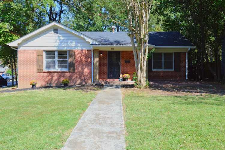 Haltom Real Estate, local REALTORS® Specialize in Selling Homes in Jackson, TN & Surrounding Areas : Madison County, Henderson County, Carroll County, Gibson County, Chester County, Hardeman County, Crockett County Photo 1