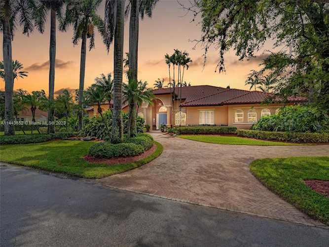 8930 SW 101st St Miami, FL 33176