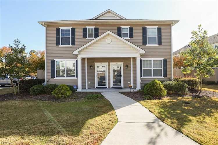 2704 Faulkner Dr Chesapeake, VA 23321