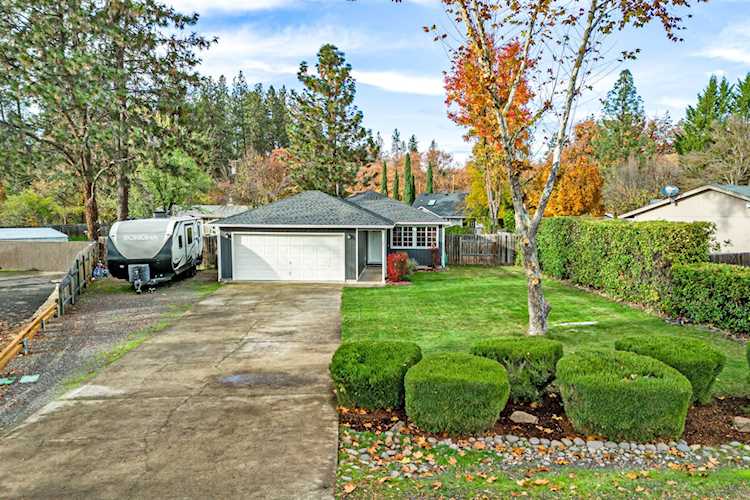 108 Penny Ln Shady Cove, OR 97539
