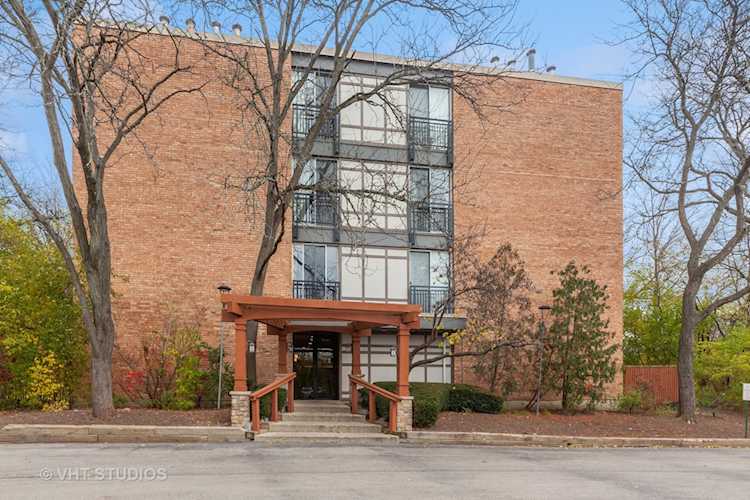 1833 Four Lakes Ave #2B Lisle, IL 60532