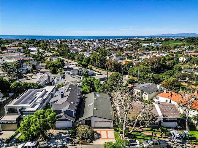 2205 Agnes Road Manhattan Beach, CA 90266