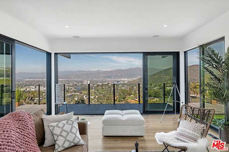 7308 Pacific View Dr Los Angeles, CA 90068