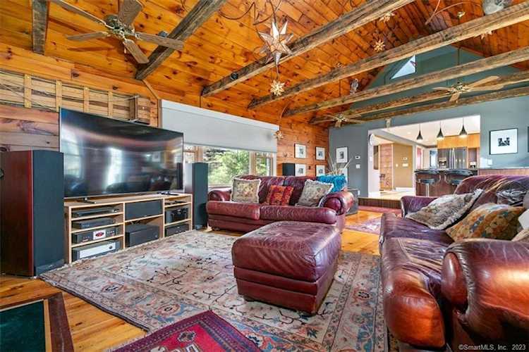 252 Jefferson Dr Guilford, CT 06437