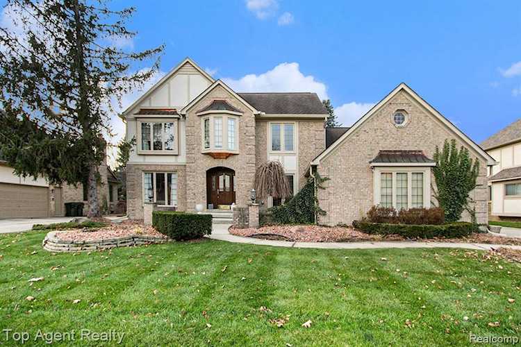 54511 Ridgeview Dr Shelby Twp, MI 48316