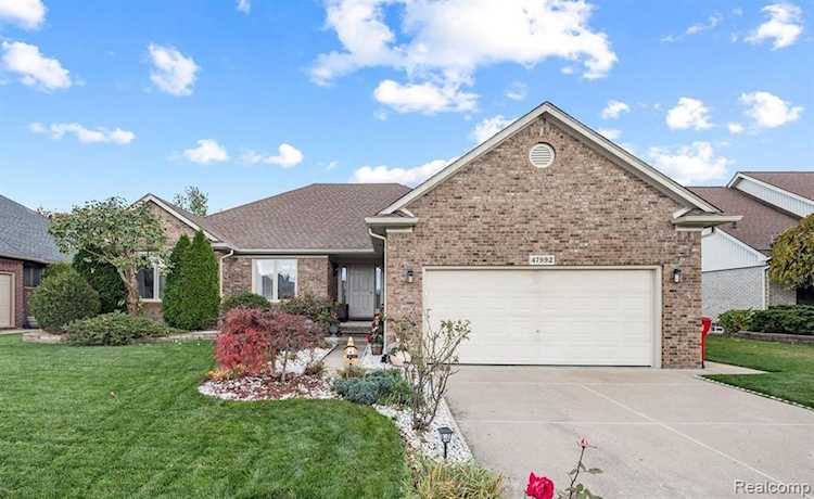 47992 Thistle Dr Macomb, MI 48044