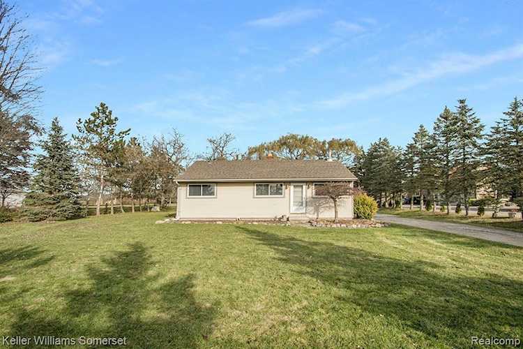 16197 27 Mile Rd Ray, MI 48096