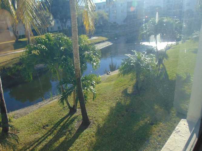 3178 Via Poinciana #416 Lake Worth, FL 33467