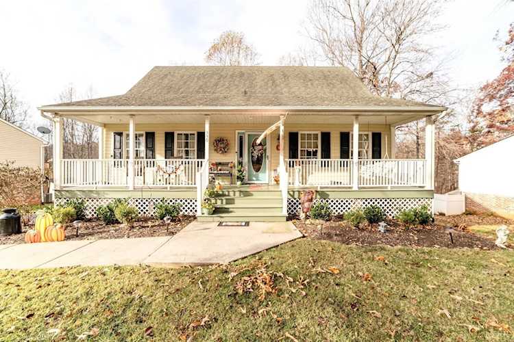 330 Smoketree Ln Lynchburg, VA 24502