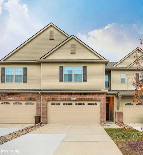 49159 Charnwood Dr Macomb, MI 48042