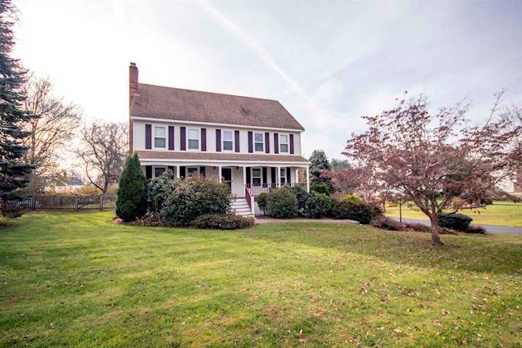 5 Elwood Rd Londonderry, NH 03053