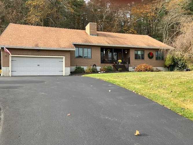 5 Overlook Dr Pelham, NH 03076