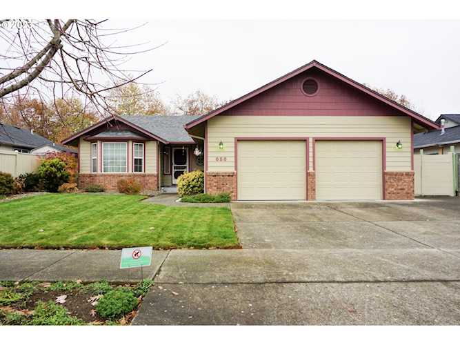 658 Woodland Acres LN Eugene, OR 97402