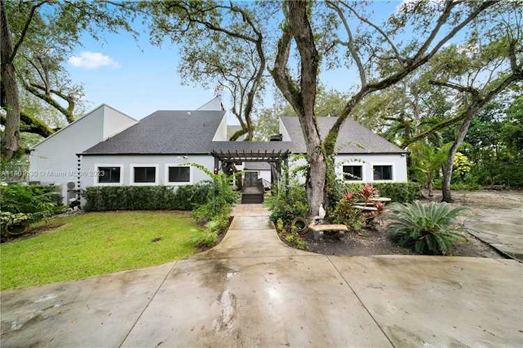 10100 SW 90th Ave Miami, FL 33176