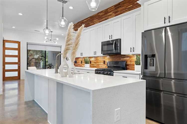 1102 W Mary ST #B Austin, TX 78704