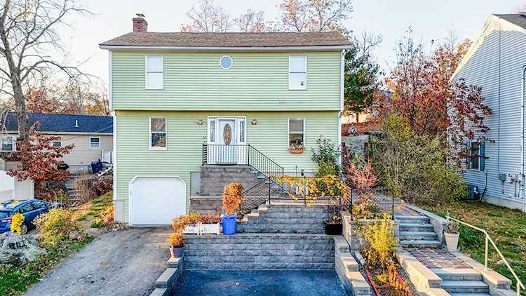22 Juniper St Lowell, MA 01852