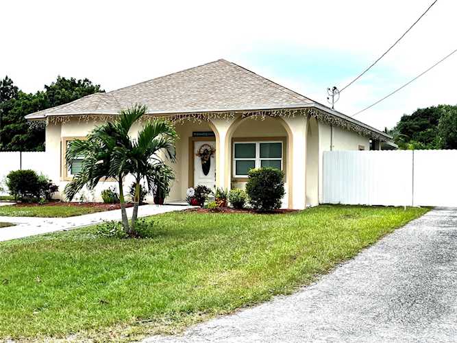 4387 Palm Ave West Palm Beach, FL 33406