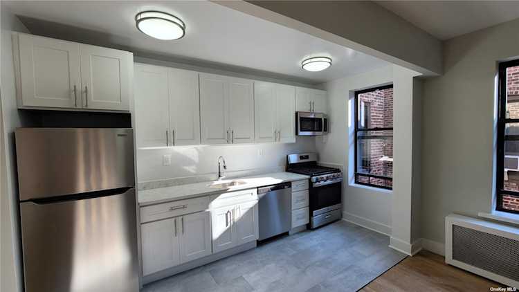 2199 Holland Ave #5N Bronx, NY 10462