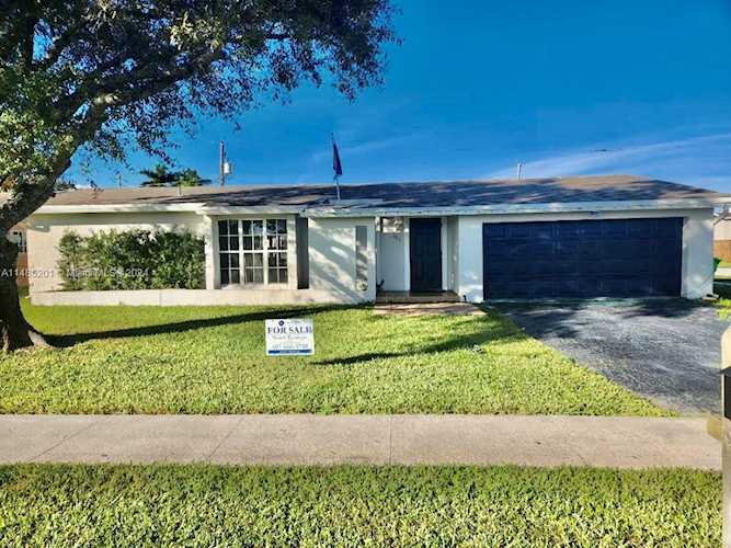11811 NW 30th Pl Sunrise, FL 33323