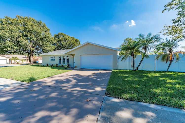 10825 118th St Seminole, FL 33778