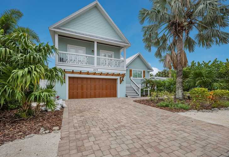207 72nd St Holmes Beach, FL 34217