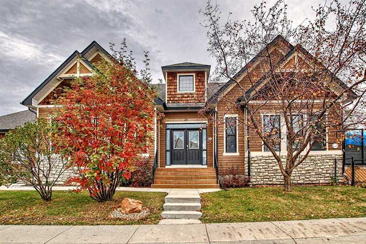 28 Rocky Ridge Close NW Calgary, AB T3G 4W9