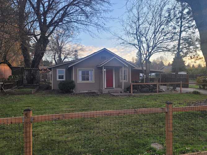 2104 Spring St Medford, OR 97504