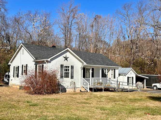 2131 Windsor Salem, VA 24153