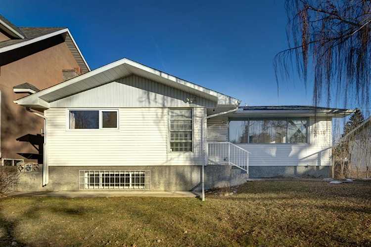 3416 23 St NW Calgary, AB T2L 0T9