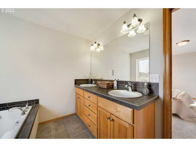 7720 SE Springwater DR Portland, OR 97206 MLS® 23004837