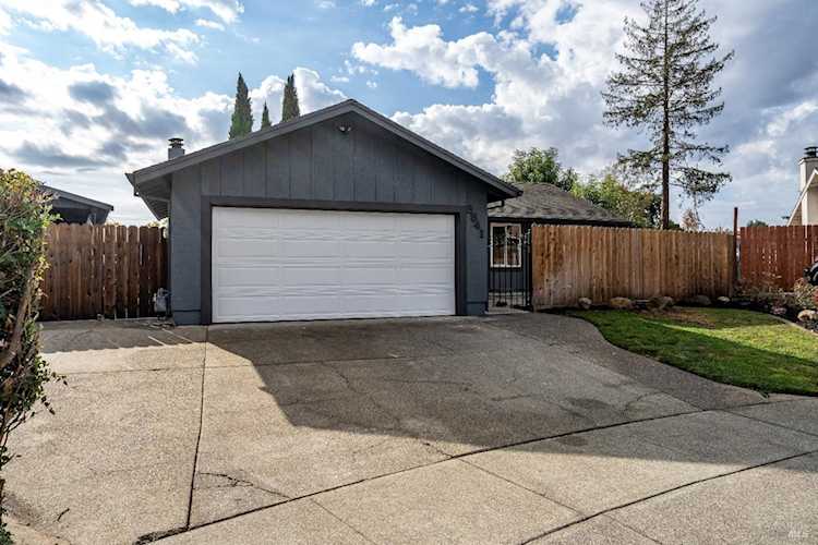 3841 Klamath Way Napa, CA 94558
