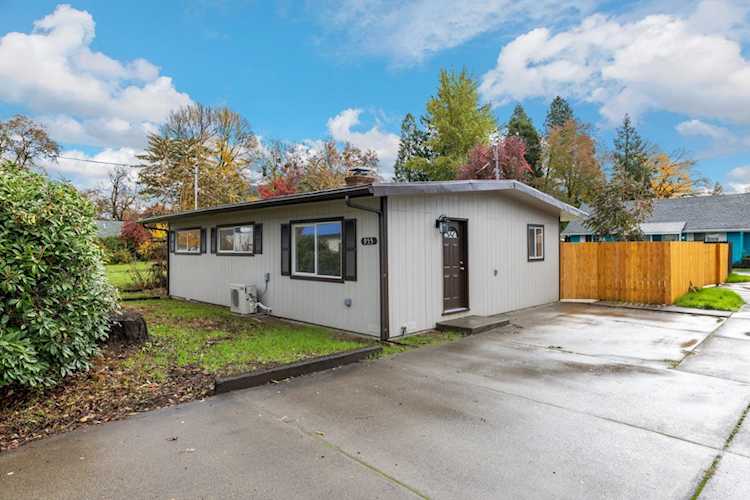 955 SE M St Grants Pass, OR 97526