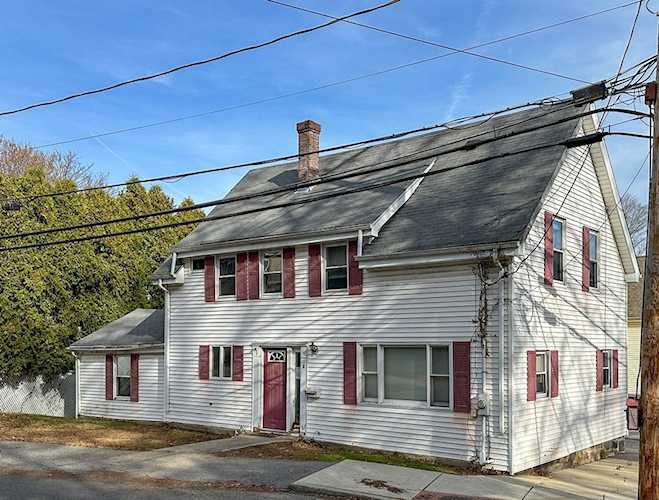 8 Dell Ave Wakefield, MA 01880