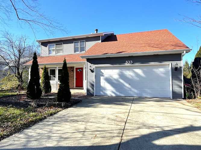 833 Hyde Park Ln Naperville, IL 60565