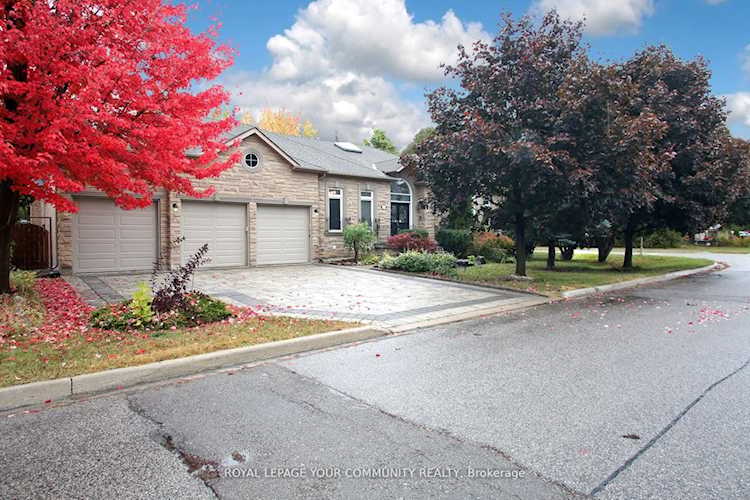 190 Lawrence Ave Richmond Hill, ON L4C 1Z5