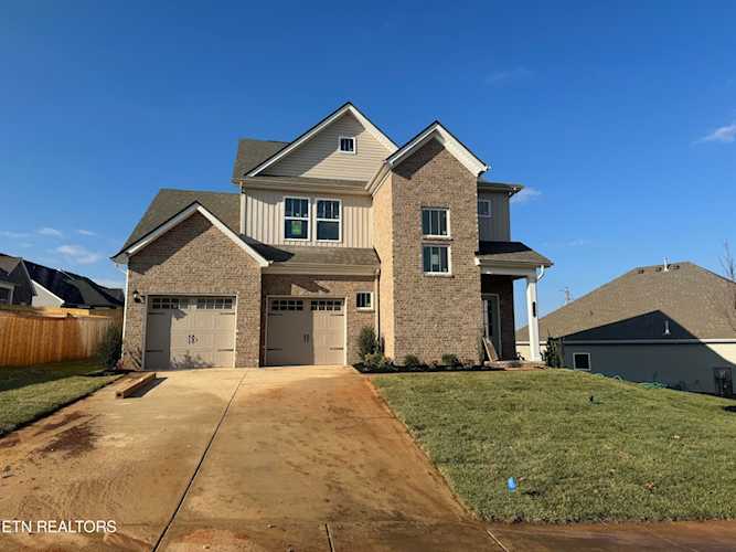 129 English Oak Ln Lenoir City, TN 37771