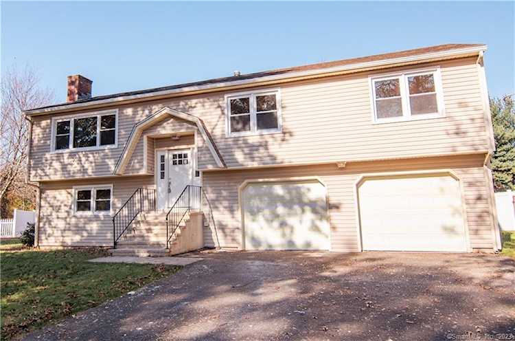 35 Squire Ct Milford, CT 06460