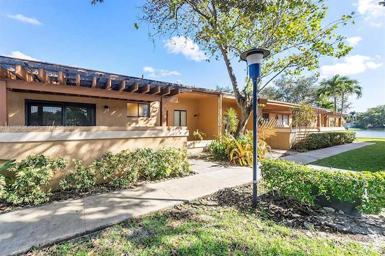974 NW 79th Ter Plantation, FL 33324