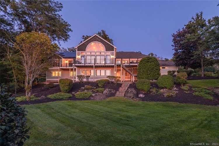42 Breezy Knolls Avon, CT 06001