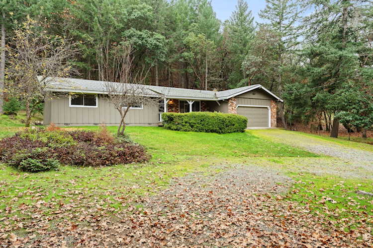 1357 Summit Loop Grants Pass, OR 97527