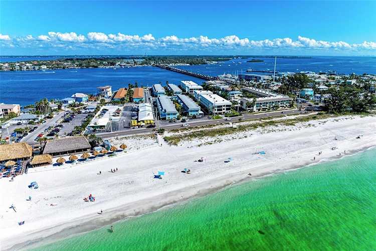611 Gulf Dr N #D27 Bradenton Beach, FL 34217