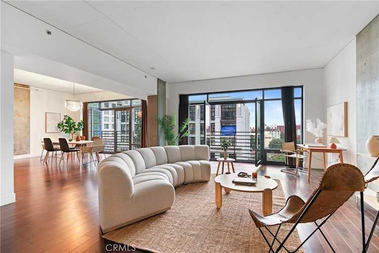 1111 S Grand Ave #715 Los Angeles, CA 90015